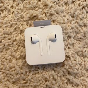 Authentic Apple earphones *NEW